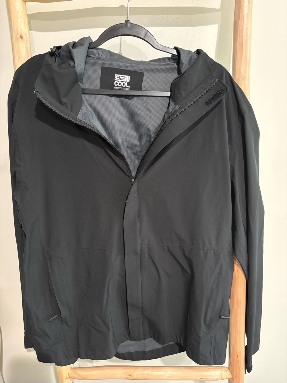 32 Degrees Men's Black Hooded Windbreaker Jacket